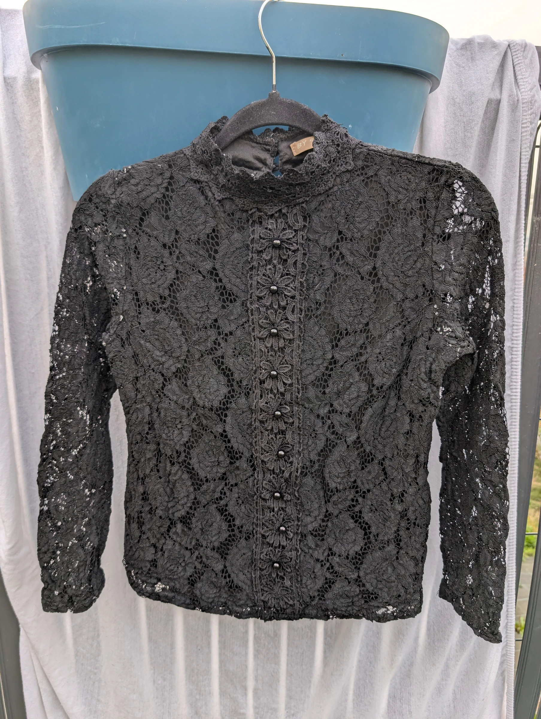 Petit haut noir avec dentelle